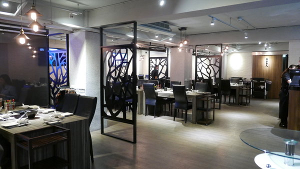 麻神麻辣火鍋:【台北市麻辣火鍋推薦】位於台北市南京東路的麻神麻辣火鍋~香而不辣、入口即化~呼朋引伴或是倆倆相望的火鍋新食代!噹噹媽火力全開大推薦!