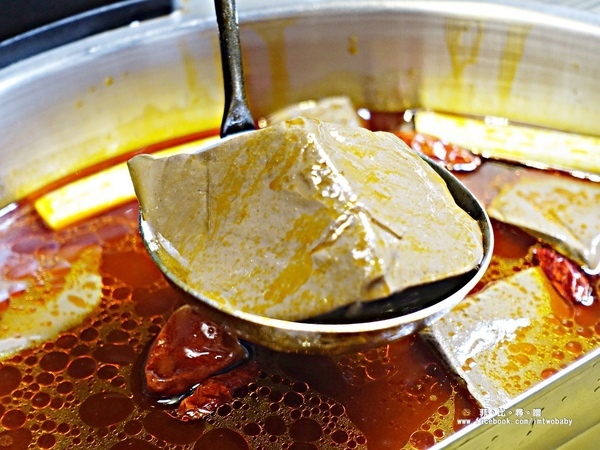 麻神麻辣火鍋：麻神麻辣鍋 費時熬煮的麻辣湯底涮入各種頂級食材 銷魂香麻滋味令人垂涎！台北宵夜/麻辣火鍋/捷運南京三民站/台北松山鍋物