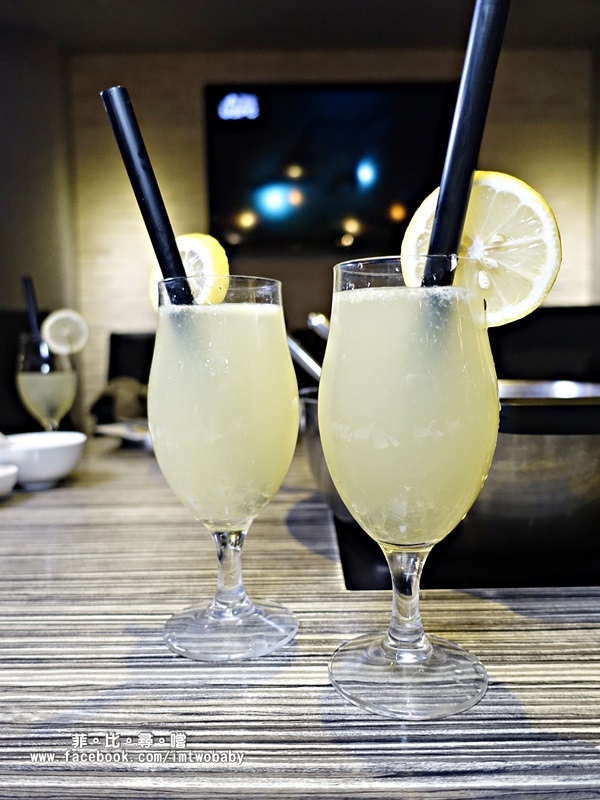 麻神麻辣火鍋：麻神麻辣鍋 費時熬煮的麻辣湯底涮入各種頂級食材 銷魂香麻滋味令人垂涎！台北宵夜/麻辣火鍋/捷運南京三民站/台北松山鍋物