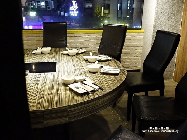 麻神麻辣火鍋：麻神麻辣鍋 費時熬煮的麻辣湯底涮入各種頂級食材 銷魂香麻滋味令人垂涎！台北宵夜/麻辣火鍋/捷運南京三民站/台北松山鍋物