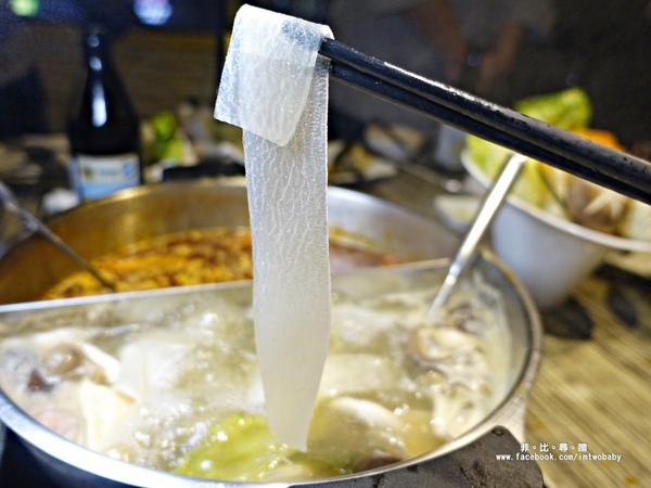 麻神麻辣火鍋：麻神麻辣鍋 費時熬煮的麻辣湯底涮入各種頂級食材 銷魂香麻滋味令人垂涎！台北宵夜/麻辣火鍋/捷運南京三民站/台北松山鍋物