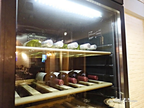 麻神麻辣火鍋：麻神麻辣鍋 費時熬煮的麻辣湯底涮入各種頂級食材 銷魂香麻滋味令人垂涎！台北宵夜/麻辣火鍋/捷運南京三民站/台北松山鍋物