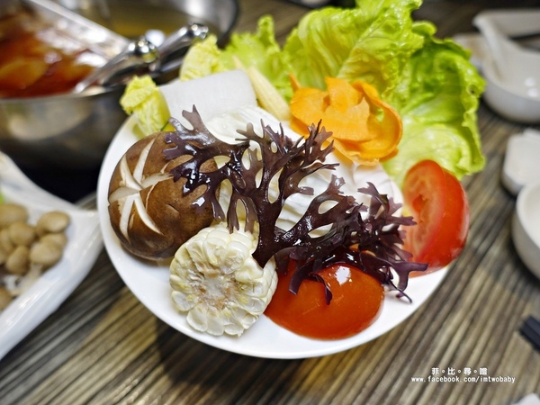 麻神麻辣火鍋：麻神麻辣鍋 費時熬煮的麻辣湯底涮入各種頂級食材 銷魂香麻滋味令人垂涎！台北宵夜/麻辣火鍋/捷運南京三民站/台北松山鍋物