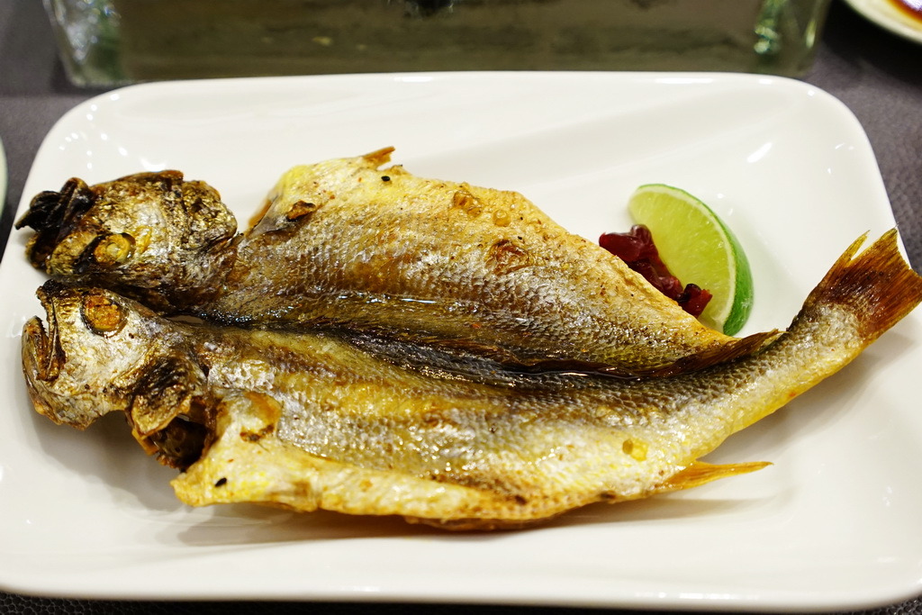 台中美食。十秋 旬、割烹--隱身巷弄中--慢慢的餵飽你--豐富中帶點小店的風格