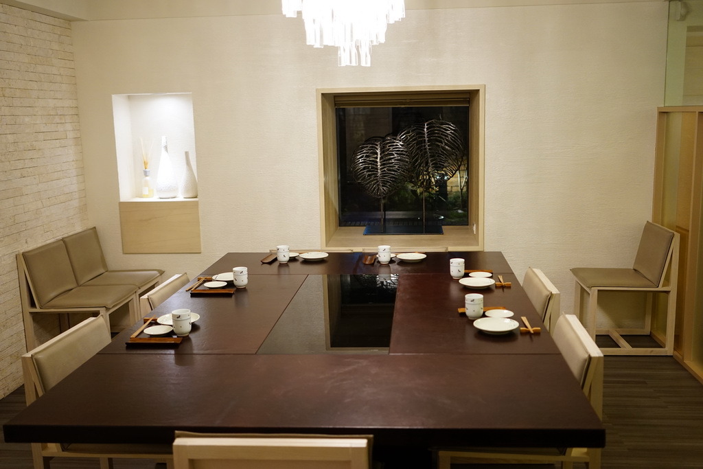 台中美食。十秋 旬、割烹--隱身巷弄中--慢慢的餵飽你--豐富中帶點小店的風格