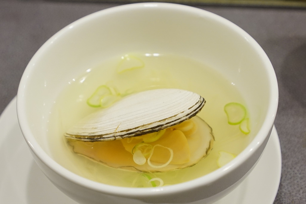 台中美食。十秋 旬、割烹--隱身巷弄中--慢慢的餵飽你--豐富中帶點小店的風格