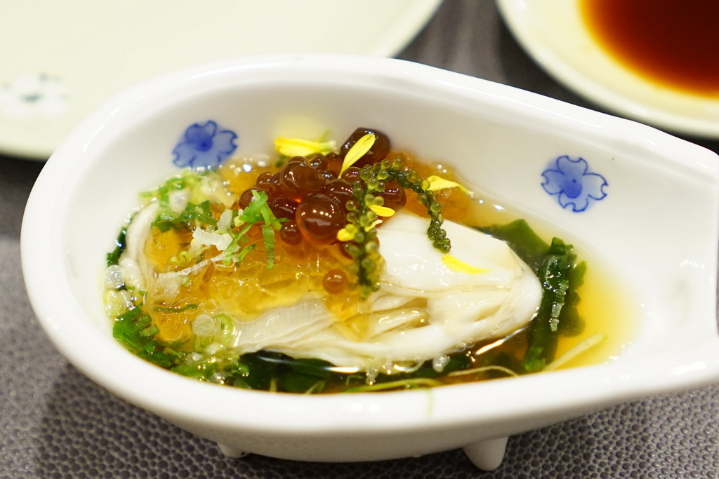 台中美食。十秋 旬、割烹--隱身巷弄中--慢慢的餵飽你--豐富中帶點小店的風格