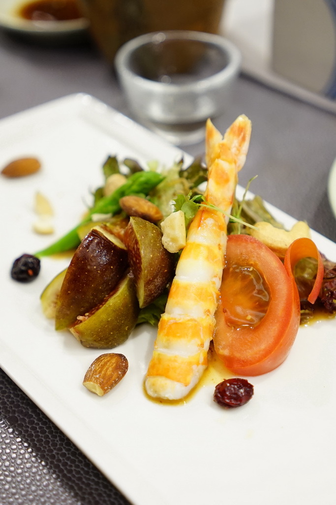 台中美食。十秋 旬、割烹--隱身巷弄中--慢慢的餵飽你--豐富中帶點小店的風格