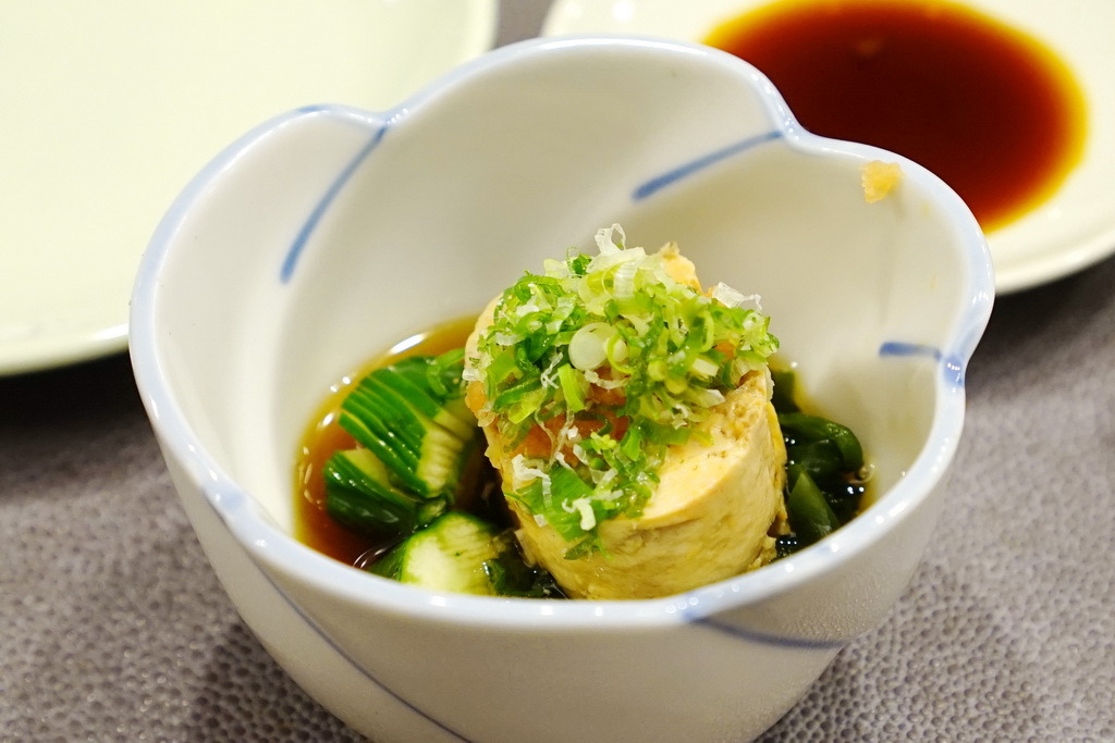 台中美食。十秋 旬、割烹--隱身巷弄中--慢慢的餵飽你--豐富中帶點小店的風格