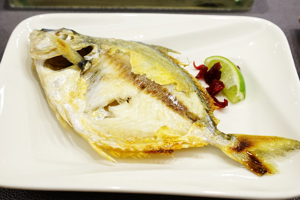 台中美食。十秋 旬、割烹--隱身巷弄中--慢慢的餵飽你--豐富中帶點小店的風格