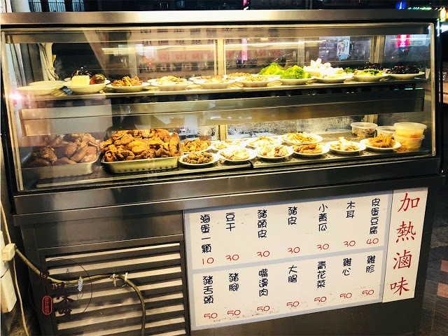 【厚呷米呀│台北萬華】海天香餃 在地超過20年好吃特色水餃老店/正宗㊣很多人吃這家長大的/除了水餃之外雲吞撈麵也好吃必點/另售冷凍水餃多款特色口味 近捷運藍線龍山寺站1、2號出口-鄰近龍山寺