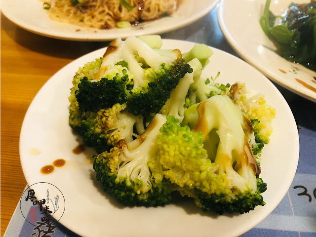 【厚呷米呀│台北萬華】海天香餃 在地超過20年好吃特色水餃老店/正宗㊣很多人吃這家長大的/除了水餃之外雲吞撈麵也好吃必點/另售冷凍水餃多款特色口味 近捷運藍線龍山寺站1、2號出口-鄰近龍山寺