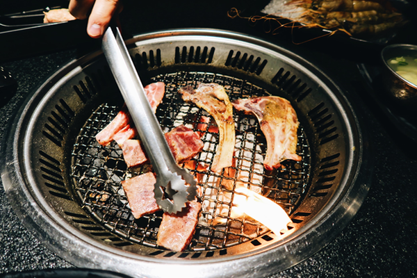 [台北大安區] 美食提案 X 瓦崎燒烤火鍋 敦南店∥天使紅蝦牛舌Prime等級牛肉吃到飽啤酒喝到飽/東區火烤兩吃吃到飽 ∥