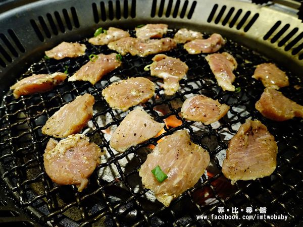 瓦崎燒烤火鍋(敦南店)：【捷運美食】瓦崎燒烤火鍋-敦南店 精緻單點吃到飽 頂級Prime無骨牛小排/松阪豬/肥美生蠔/蝦子軍團/哈根達斯/台啤無限供應！東區燒烤火鍋
