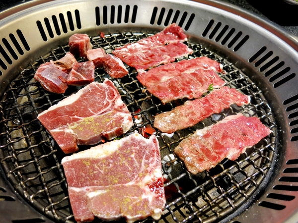 【捷運美食】瓦崎燒烤火鍋-敦南店~精緻單點/哈根達斯冰淇淋吃到飽/台灣啤酒無限暢飲/滿足饕客味蕾