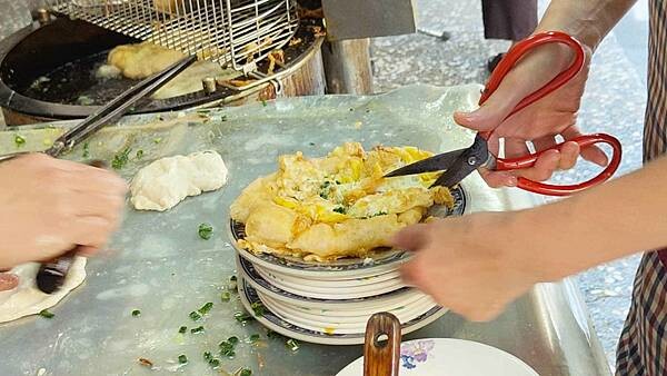 【三重美食】三重蛋餅大王｜排隊要等半小時以上的爆人氣蛋餅店