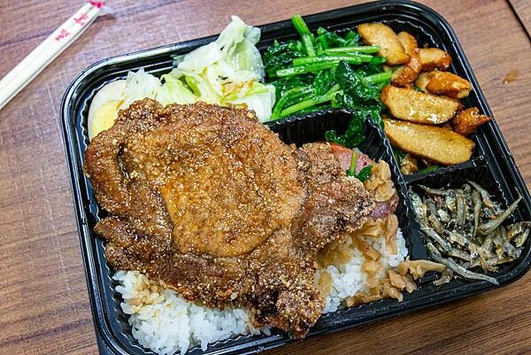 【三重美食】三重蛋餅大王｜排隊要等半小時以上的爆人氣蛋餅店