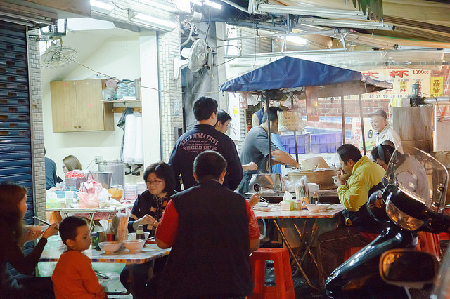 【宜蘭羅東在地美食】幽靈油飯 可怕唷~子時之後才出沒 羅東夜市銅板美食