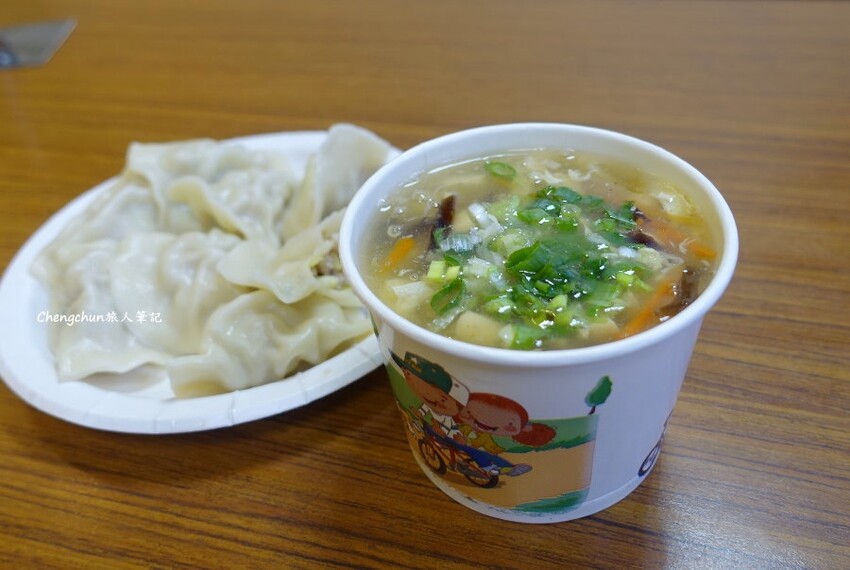 新北汐止老店【阿財鍋貼】高人氣排隊美食 !