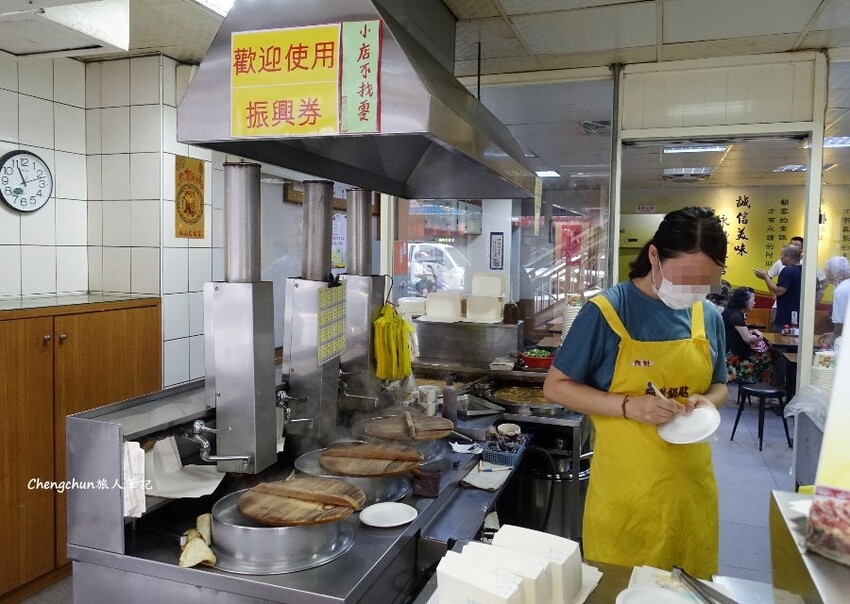 新北汐止老店【阿財鍋貼】高人氣排隊美食 !