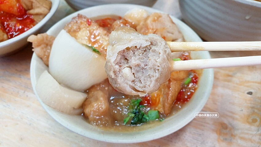 第五市場人氣小吃，林森路老店中場不休息，台北花枝肉羹、甜不辣，加辣更過癮！！！
