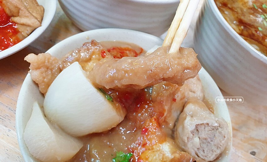 第五市場人氣小吃，林森路老店中場不休息，台北花枝肉羹、甜不辣，加辣更過癮！！！