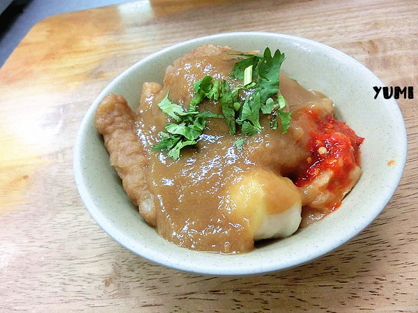 台北傳統小吃/台北甜不辣：【台中食記】林森路上隱藏的台北美食!台北甜不辣/台北花枝肉羹/九份芋圓@台北傳統小吃