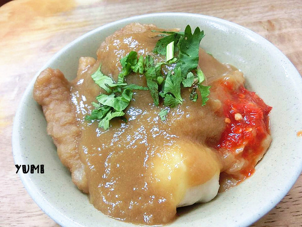 台北傳統小吃/台北甜不辣：【台中食記】林森路上隱藏的台北美食!台北甜不辣/台北花枝肉羹/九份芋圓@台北傳統小吃