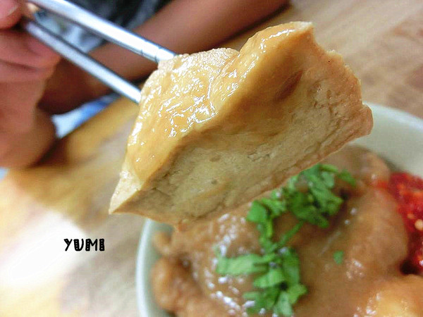 台北傳統小吃/台北甜不辣：【台中食記】林森路上隱藏的台北美食!台北甜不辣/台北花枝肉羹/九份芋圓@台北傳統小吃