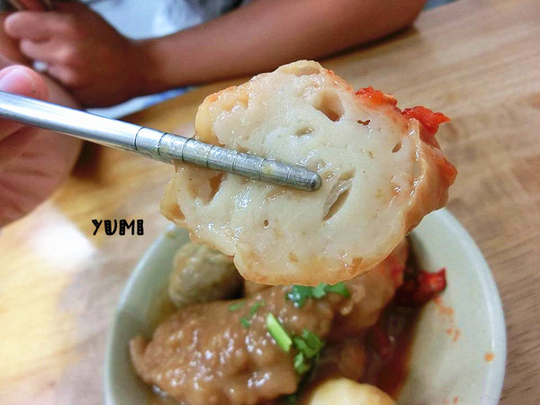 台北傳統小吃/台北甜不辣：【台中食記】林森路上隱藏的台北美食!台北甜不辣/台北花枝肉羹/九份芋圓@台北傳統小吃