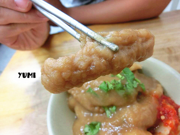 台北傳統小吃/台北甜不辣：【台中食記】林森路上隱藏的台北美食!台北甜不辣/台北花枝肉羹/九份芋圓@台北傳統小吃