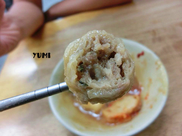 台北傳統小吃/台北甜不辣：【台中食記】林森路上隱藏的台北美食!台北甜不辣/台北花枝肉羹/九份芋圓@台北傳統小吃