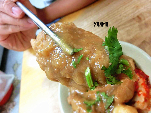 台北傳統小吃/台北甜不辣：【台中食記】林森路上隱藏的台北美食!台北甜不辣/台北花枝肉羹/九份芋圓@台北傳統小吃