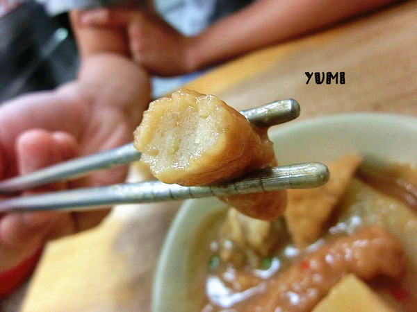 台北傳統小吃/台北甜不辣：【台中食記】林森路上隱藏的台北美食!台北甜不辣/台北花枝肉羹/九份芋圓@台北傳統小吃