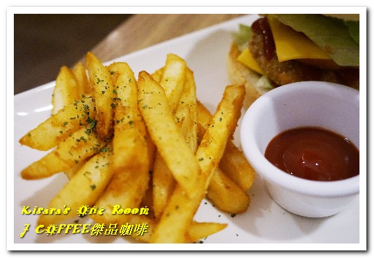 J Coffee 傑品咖啡:台中火車站素食.適合等車,更可玩DIY的特色咖啡館──J COFFEE傑品咖啡