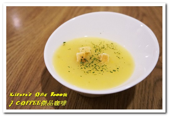 J Coffee 傑品咖啡:台中火車站素食.適合等車,更可玩DIY的特色咖啡館──J COFFEE傑品咖啡