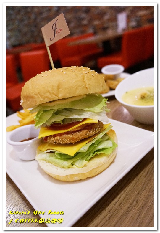 J Coffee 傑品咖啡:台中火車站素食.適合等車,更可玩DIY的特色咖啡館──J COFFEE傑品咖啡