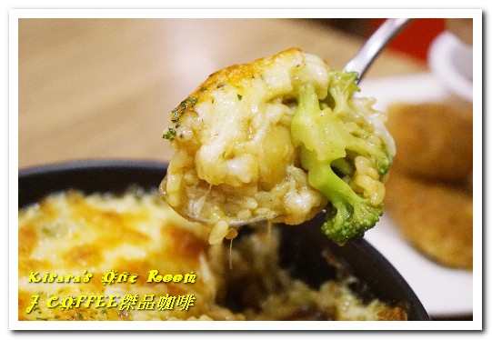 J Coffee 傑品咖啡:台中火車站素食.適合等車,更可玩DIY的特色咖啡館──J COFFEE傑品咖啡