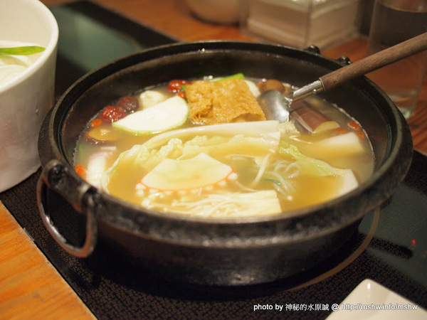 八錢鍋物:【食記】輕井澤旗下~滿足你對不同火鍋種類的需求 @ 台中南屯-八錢鍋物料理 八錢鍋物:【食記】輕井澤旗下~滿足你對不同火鍋種類的需求 @ 台中南屯-八錢鍋物料理