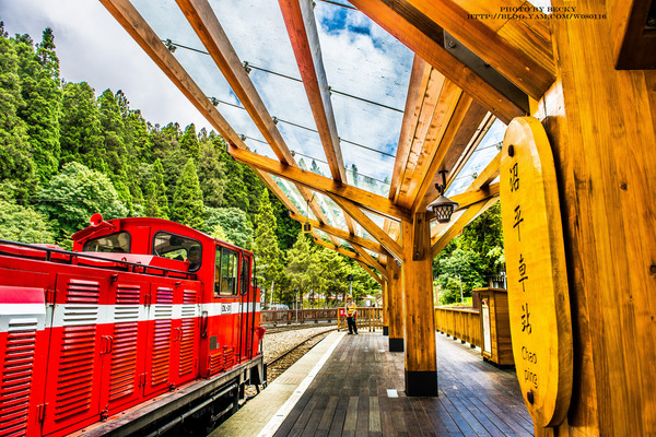 阿里山沼平車站姊妹潭：阿里山國家風景區→阿里山百年郵局．搭乘阿里山森林鐵路(沼平車站)至遊客稀少的檜木群環潭步道「姊妹潭」森呼吸│ 阿里山綠色鐵道之旅!