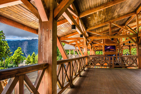 阿里山沼平車站姊妹潭：阿里山國家風景區→阿里山百年郵局．搭乘阿里山森林鐵路(沼平車站)至遊客稀少的檜木群環潭步道「姊妹潭」森呼吸│ 阿里山綠色鐵道之旅!