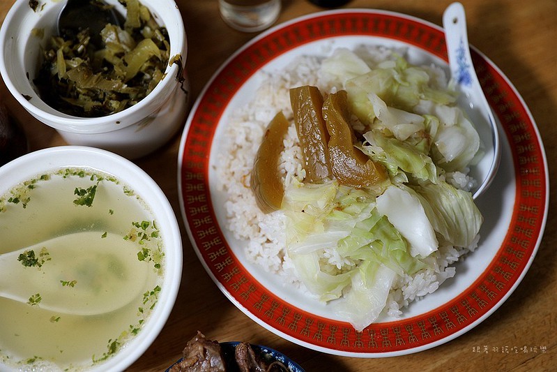 大佳牛雜湯清甜湯頭蘿蔔牛肉軟嫩內湖必吃牛肉麵推薦11