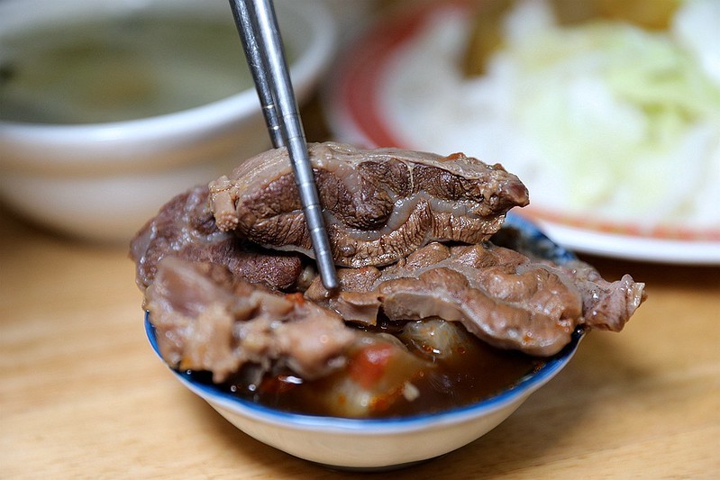 大佳牛雜湯清甜湯頭蘿蔔牛肉軟嫩內湖必吃牛肉麵推薦19