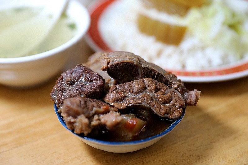 大佳牛雜湯清甜湯頭蘿蔔牛肉軟嫩內湖必吃牛肉麵推薦04