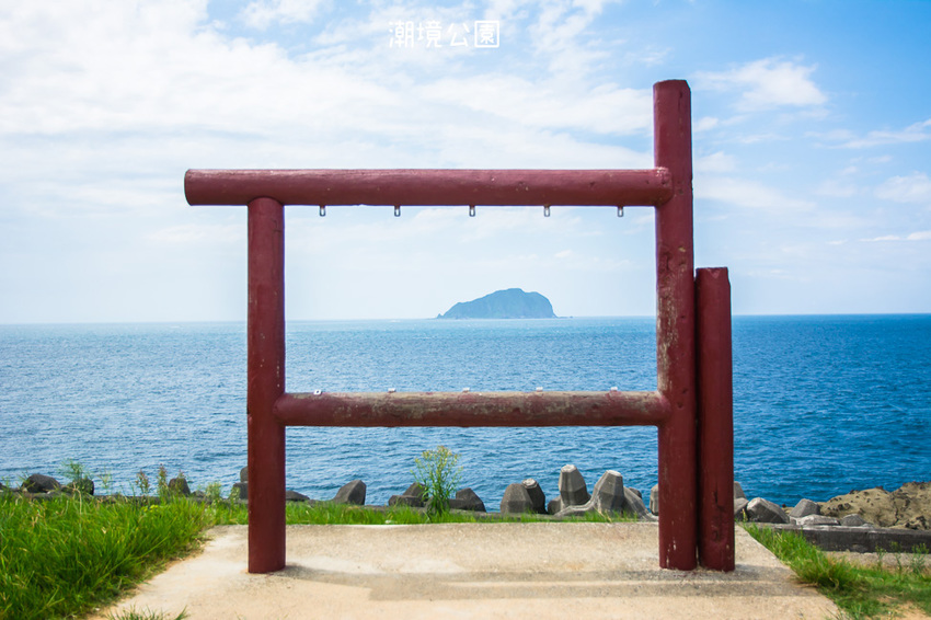 ｜基隆景點｜潮境公園，搭乘哈利波特遺留的魔法掃把眺望基隆嶼，欣賞海天一線的無敵海景 - 阿婷的旅行札記。