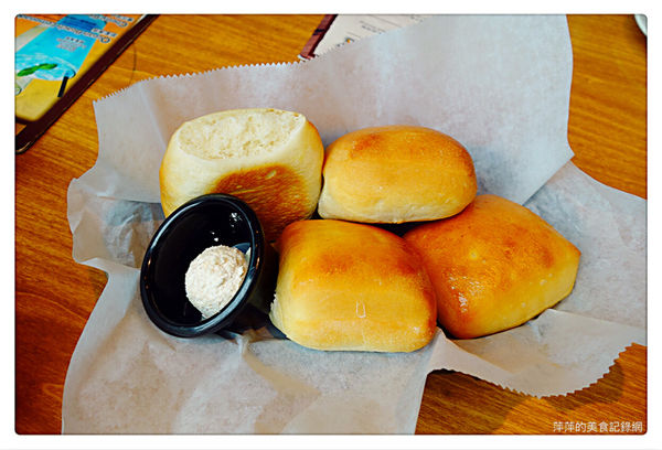 【台北美食】TEXAS 德州鮮切牛排 ~ 適合聚餐的美式餐廳❤️微風松高/信義區 - 捷運市政府站