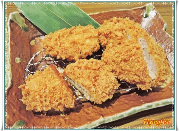 伊勢路勝勢日式豬排：✜ 服務好、餐點優,讓人失心瘋回訪滴超人氣日系豬排排隊名店-「伊勢路日式勝勢豬排」(*￣︶￣*)