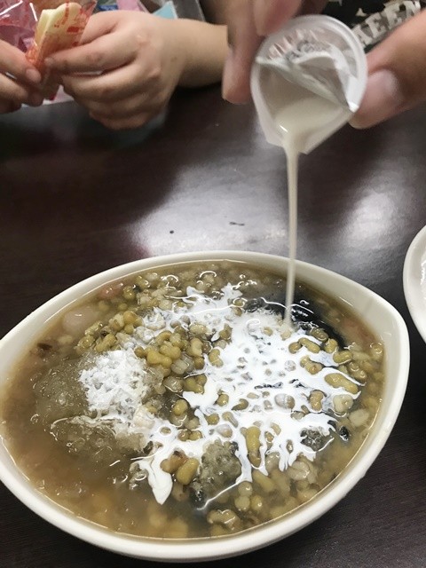 桃園中壢美食、傳統風味~上輝仙草豆花店