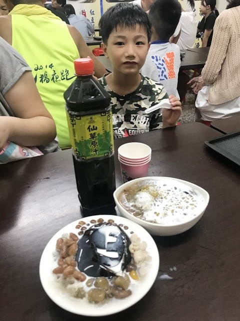 桃園中壢美食、傳統風味~上輝仙草豆花店