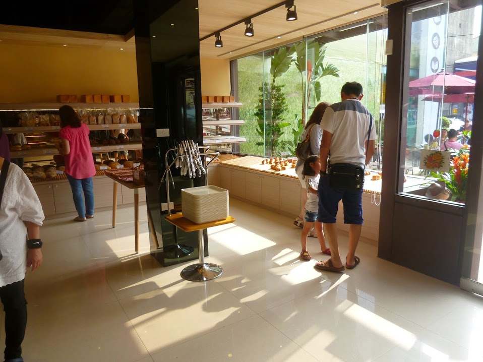 【苗栗頭份】11/1重新開幕，可喝下午茶的複合式麵包店－貝克里